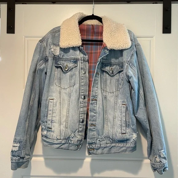Free People Light Blue Jean Jacket with Cream Collar - Picture 2 of 7